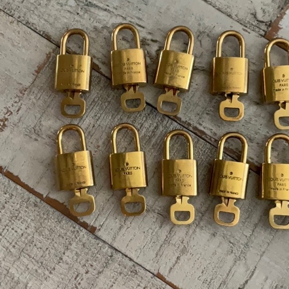 Louis Vuitton Lock and Key - Picture 5 of 6